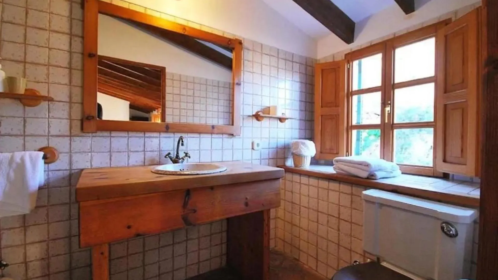 Can Busquets - Tramuntana Suite Banyalbufar Bed & Breakfast