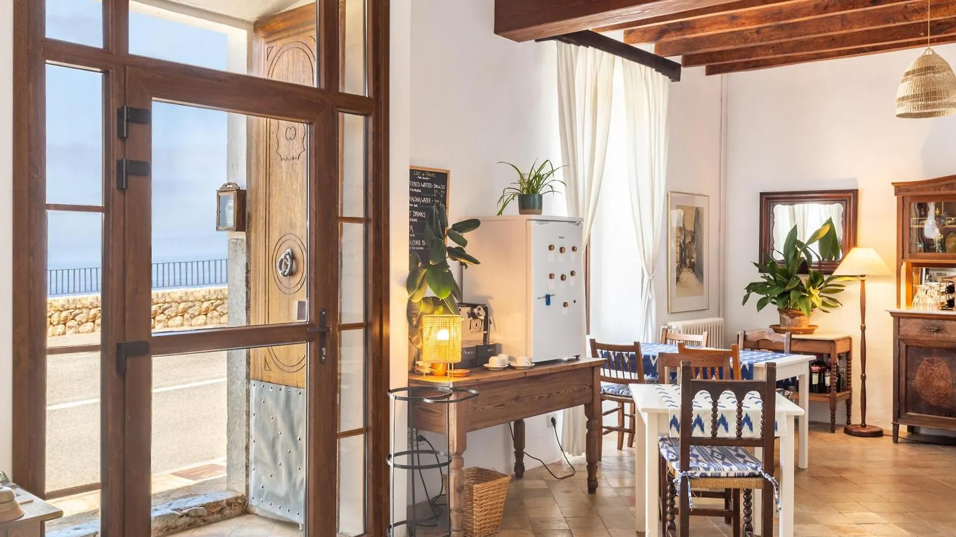 Can Busquets - Tramuntana Suite Banyalbufar Bed & Breakfast